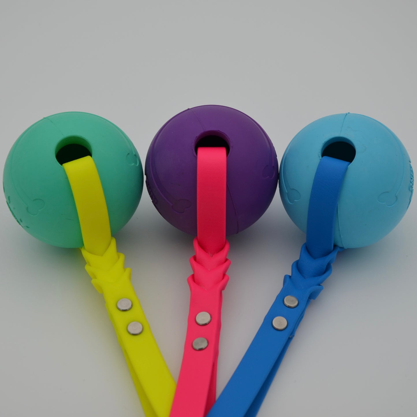 ROCDOG ACTIVE BALL - Robuster Wurfball für Hunde aus Naturkautschuk mit Biothane Schlaufe