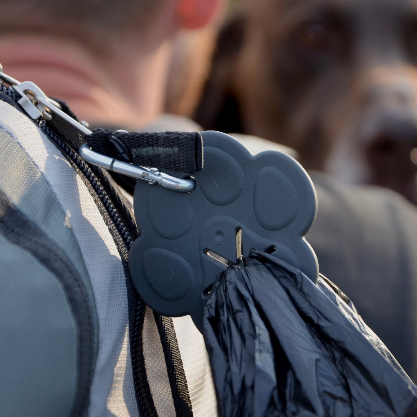 PFOTE Kotbeutelhalter in Dark